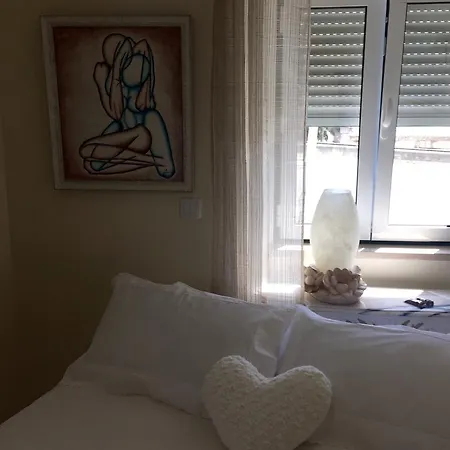 Queen Apartment *